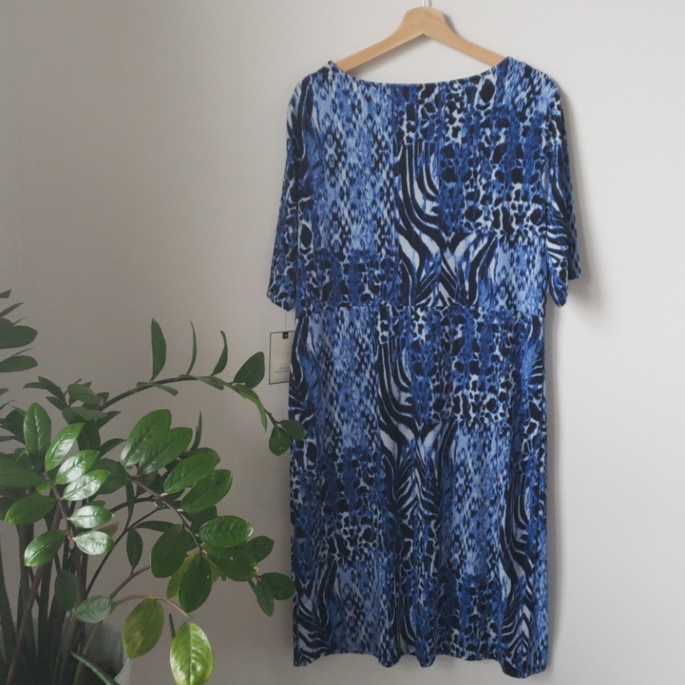 Slimming Dana Buchman Leopard Knit Dress - Picture 6 of 8